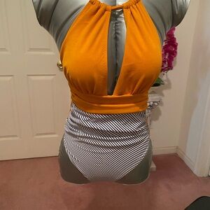 NEW Cupshe One Piece Halter Swimsuit Size XS